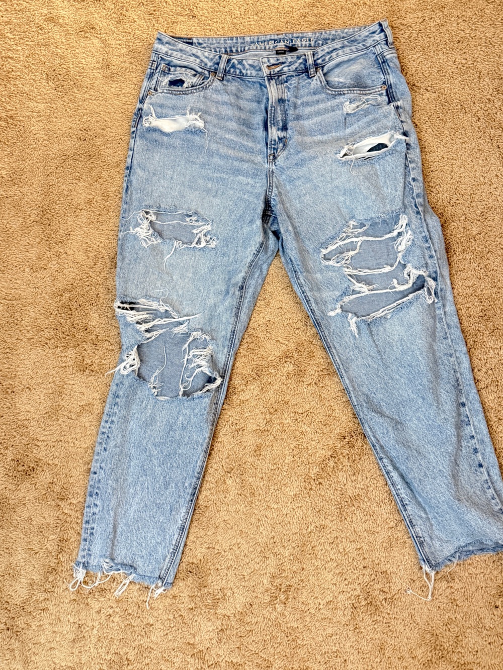 American Eagle Outfitters Light Wash Distressed mom strived Jeans